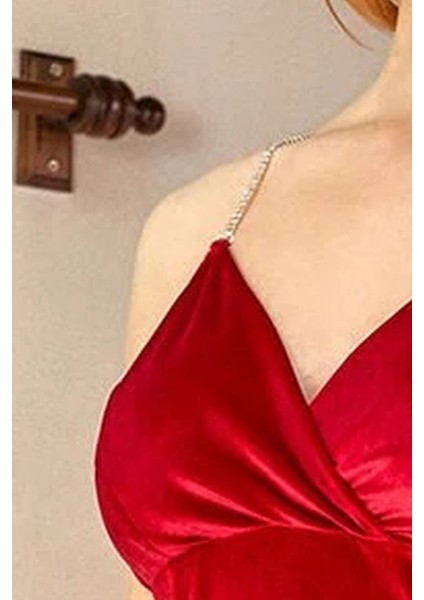 25033 Kadın Kadife Taş Askılı Yırtmaçlı Kruvaze Yaka Gecelik-Kırmızı fiyatları