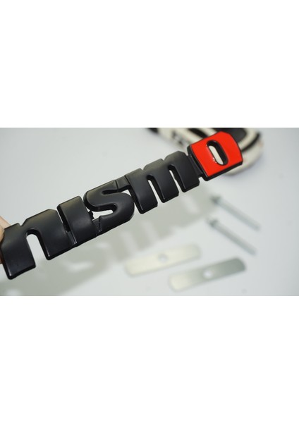 Nissan Nismo Siyah Kırmızı Ön Panjur Logo Arma Amblem