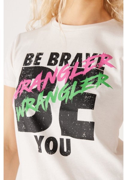 Slim Fit Dar Kesim %100 Pamuk Bisiklet Yaka Beyaz Tişört fırsatları