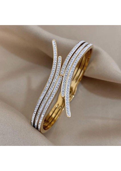 Kelebek Zirkon Taşlı Kelepçe Sns10286