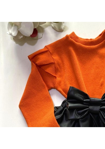 Deri Etek, Turuncu Badi ve Diz Altı Fiyonklu Çorap Takım fırsatları