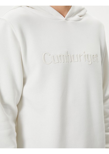 Cumhuriyet Işlemeli Kapşonlu Sweatshirt 100. Yıla Özel indirimleri