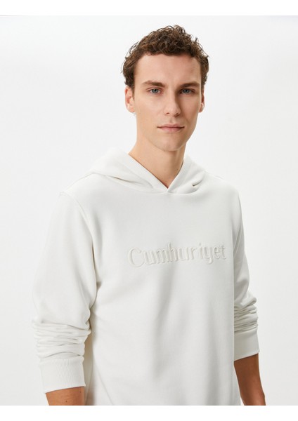 Cumhuriyet Işlemeli Kapşonlu Sweatshirt 100. Yıla Özel