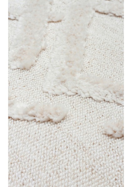 Taranto Beyaz Geometrik Polyester Makine Halısı fırsatları