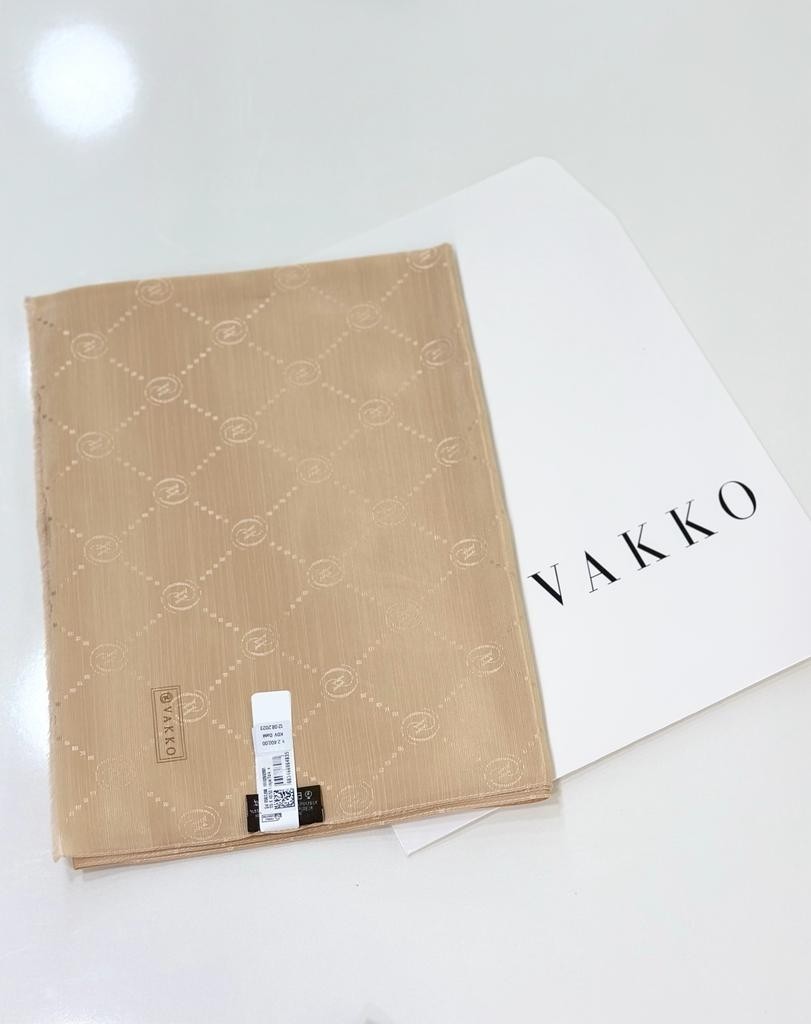 Vakko Twill Eşarp Lacivert - Ekru Desenli Yumuşak Kumaş Kadın Aksesuarı 90 x 90 cm