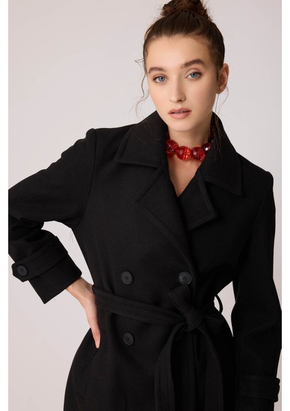 Önü Düğmeli Kuşaklı Kısa Kaşe Kaban fırsatları