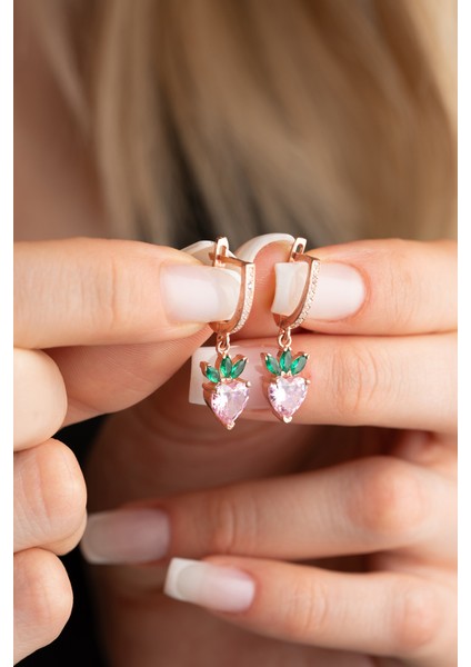 925 Ayar Gümüş Rose Kaplama Sallantılı Pembe Taşlı Çilek Küpe