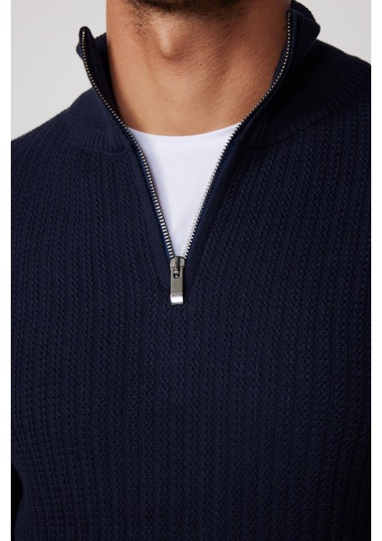 Slim Fit Dar Kesim Dik Yaka Fermuarlı Desenli Lacivert Erkek Kazak fırsatları