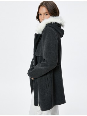 Koton Kapüşonlu Kaban Suni Kürk Detaylı Beli Bağcıklı Cepli