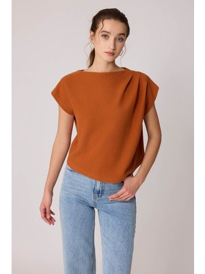 Vitrin Omuz Kısmı Büzgülü Kısa Kol Triko Bluz