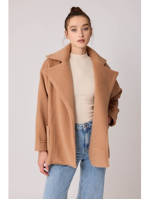 Vitrin Büyük Cepli Uzun Yaka Detaylı Ceket