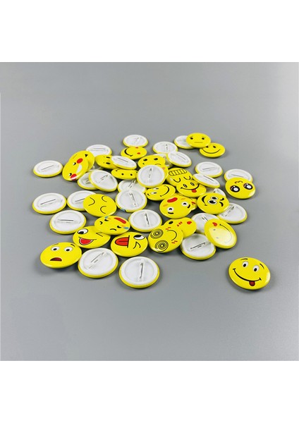 50 PCS-30MM Çap Sevimli Gülen Yüz Rozetleri 50 Adet Mix Stil Doğum Günü Partisi Broş Öğrenci Okul Üniforması Rozeti Isim Kartı Pin Seti Düğün Takı (Yurt Dışından) modelleri