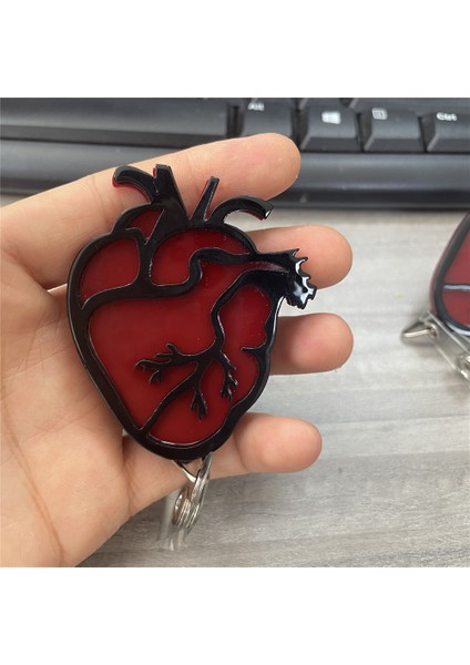 F Sevimli Moda Kalp Şekli Geri Çekilebilir Makaralı Isimlik Klip Rozet Tutucu Öğrenciler Doktor Kimlik Kartı Tutucu Ofis Okul Malzemeleri (Yurt Dışından) modelleri