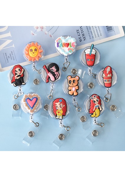 SSK-XH-678-06 1 Adet Popüler Latin Şarkıcı Karol G Çekme Rozeti Hemşire Yaka Kartı Makara Klip Rozet Tutucu Doktor Okul Öğrenci Ofis Kımlık Kartı Klip (Yurt Dışından) fırsatları