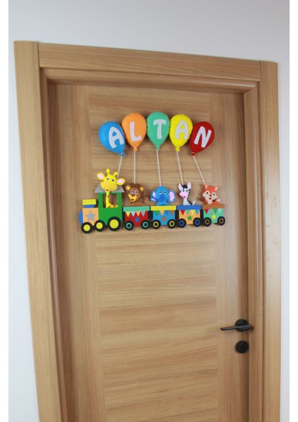 Altan Isimli Trenli Bebek ve Hastane Odası Kapı Süsü