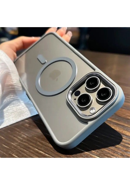 iPhone 15 Pro Max Kılıf Magsafe Özellikli Metal Kamera ve Tuş Tasarımlı Arkası Sararmaz Sert Şeffaf