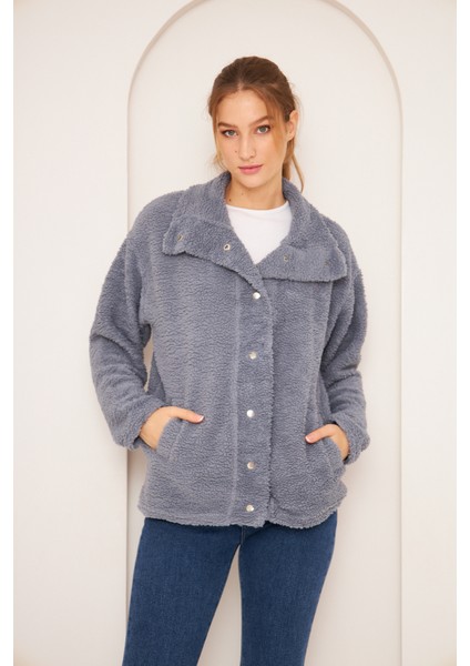 Kadın Çıtçıtlı Kuzu Kumaş Peluş Mont Gri