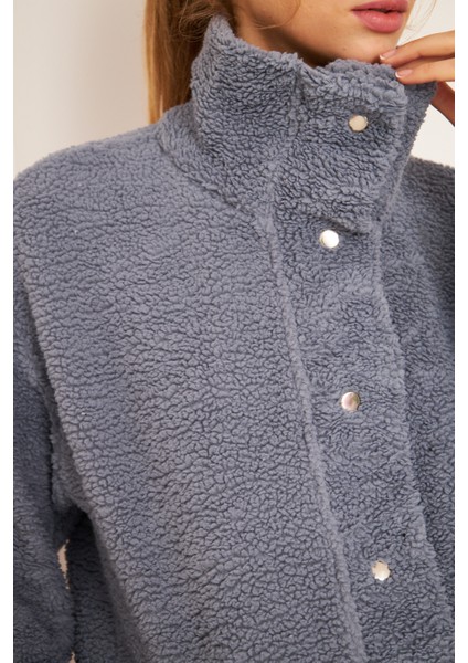 Kadın Çıtçıtlı Kuzu Kumaş Peluş Mont Gri