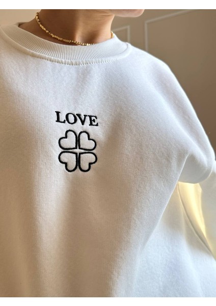 Beyaz Love Sweatshirt fırsatları