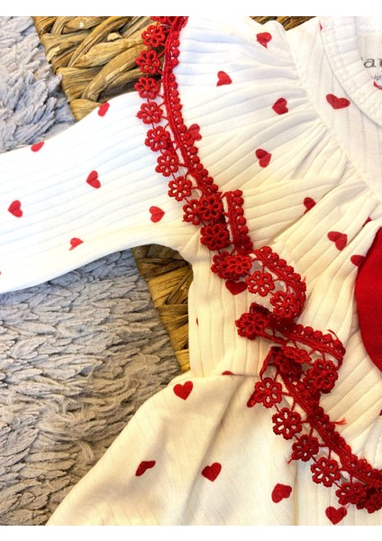 Kız Bebek Kalpli Güpür Detaylı Romber Tulum ve Saç Bandı modelleri