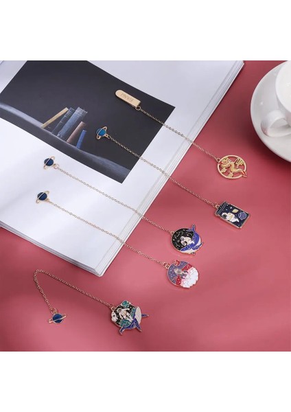 Stil 7 Retro Çin Tarzı Astronot Püskül Kırmızı Taçlı Vinç Kolye Kişilik Kitap Klibi Imi Sayfalandırma Işareti (Yurt Dışından) fırsatları