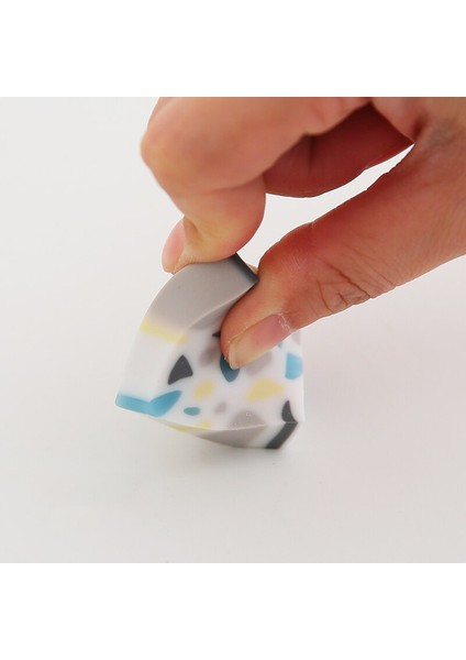 1 Pc Rastgele Renk Şarküteri 1 Pc Kalem Silgi Rastgele Renk Sevimli Küp Çocuklar Için Okul Ofis Malzemeleri Kırtasiye 71117 (Yurt Dışından) indirimleri