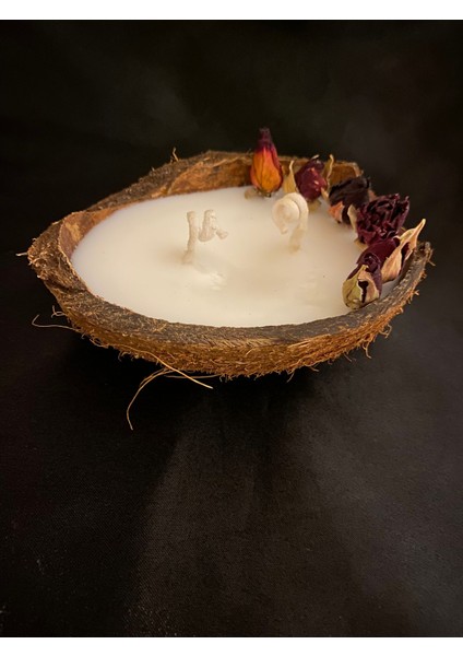 Hediyelik Ve Dekoratif Hindistan Cevizi Kabuğunda Kırmızı Gül Süslemeli Vegan Soya Mumu fırsatları