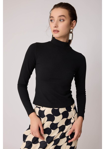 Dik Yaka Crop Bluz fırsatları