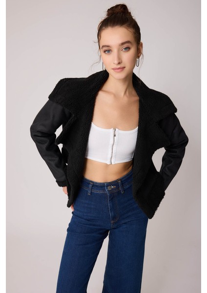 Önü Düğmeli Kürklü Crop Biker Ceket