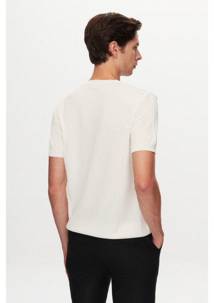 Slim Fit Ekru Düz Örgü T-Shirt 1EF060638904M