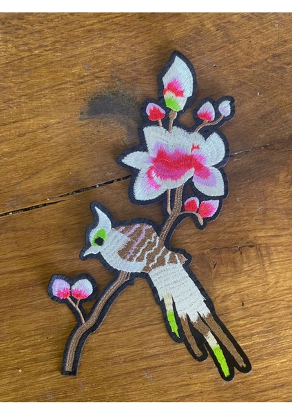 15X22 cm Ütü Ile Yapışan Çiçek Dalında Kuş Aplike Arma Yama Çanta Aksesuarı
