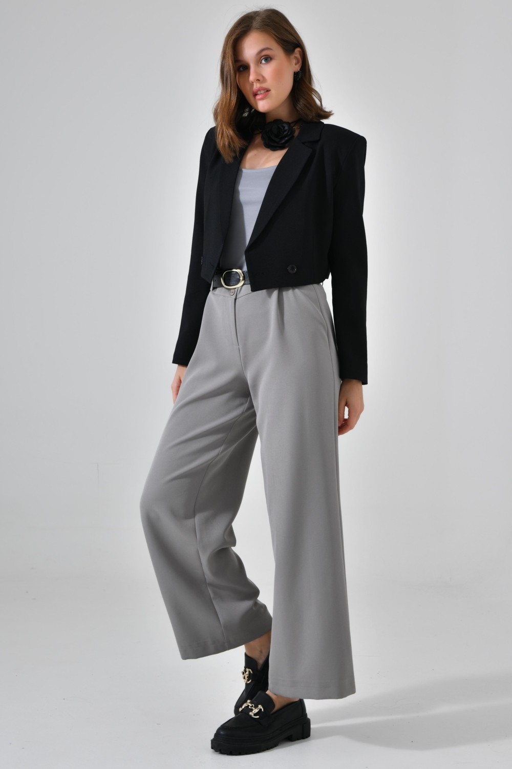 Saade Siyah Kruvaze Crop Blazer Ceket Kadın %100 Pamuk Dokuma Kumaş Hafif ve Rahat görsel 2