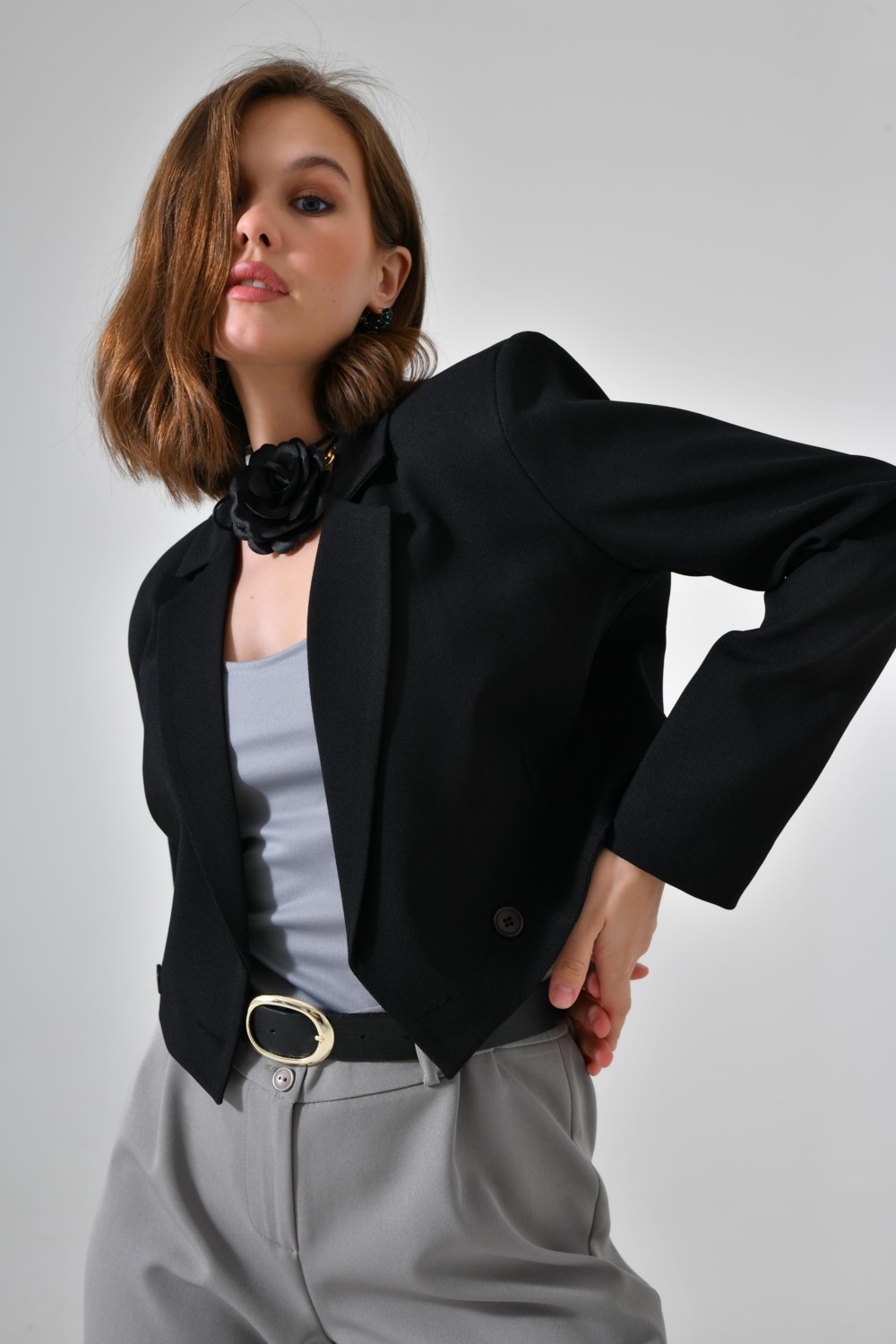Saade Siyah Kruvaze Crop Blazer Ceket Kadın %100 Pamuk Dokuma Kumaş Hafif ve Rahat görsel 4