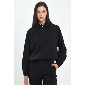 Kadın Norah Siyah Yakası Detaylı Regular Fit Sweatshirt