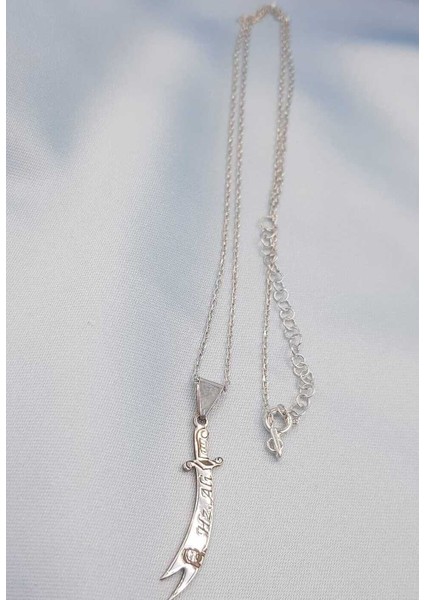 3 cm Uzunluk Zülfikar Kılıcı Hz. Ali Silüeti V Yazılı 925 Ayar Gümüş Sevgiliye,anneye,arkadaşa Kolye fiyatları