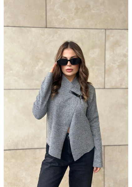 Kadın Gri Broş Yaka Uzun Kol Lazer Kesim Dokulu Kumaş Düğmesiz Ceket fiyatları