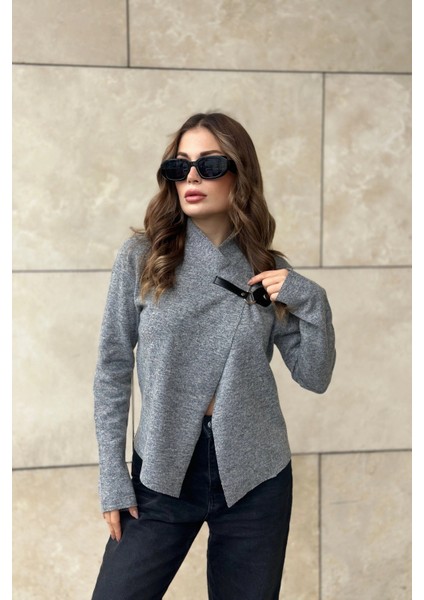Kadın Gri Broş Yaka Uzun Kol Lazer Kesim Dokulu Kumaş Düğmesiz Ceket modelleri