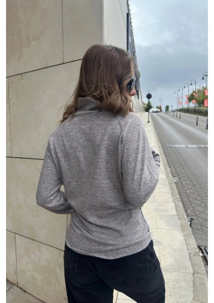 Kadın Gri & Pudra Tonlu Kendinden Desenli, Yumoş Kumaş, Uzun Kol, Düğme Detaylı, Boğazlı Bluz indirimleri