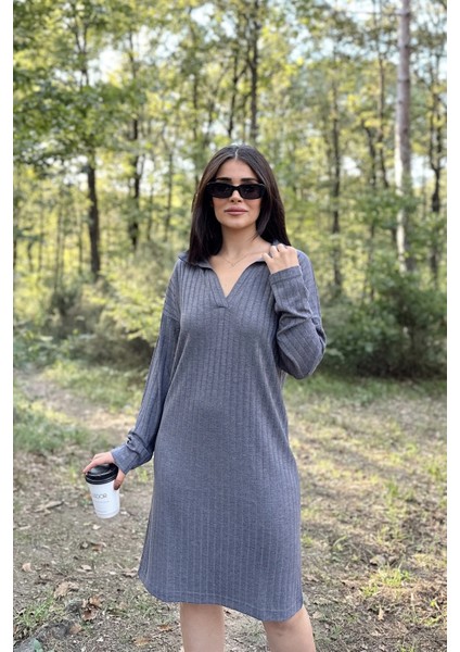 Kadın Koyu Gri Polo Yaka, Kendinden Desenli, Basic Kalıp, Uzun Kollu Midi Triko Elbise fırsatları