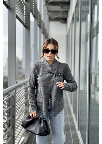 Kadın Antrasit Broş Yaka Uzun Kol Lazer Kesim Dokulu Kumaş Düğmesiz Ceket indirimleri