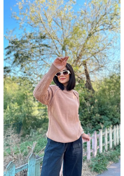 Kadın Kahve Yüksek Yaka, Desenli Uzun Kol Detaylı, Yumuşak Dokulu, Salaş Triko Kazak fiyatları