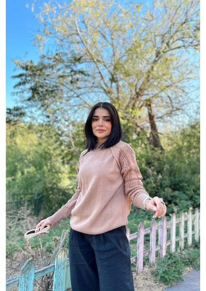 Kadın Kahve Yüksek Yaka, Desenli Uzun Kol Detaylı, Yumuşak Dokulu, Salaş Triko Kazak modelleri