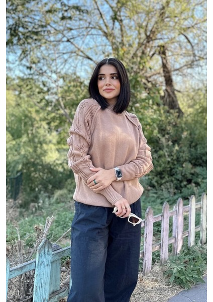Kadın Kahve Yüksek Yaka, Desenli Uzun Kol Detaylı, Yumuşak Dokulu, Salaş Triko Kazak fırsatları