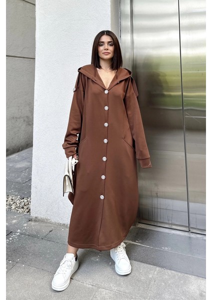 Kadın Kahve Kapüşonlu, Uzun Kol, Düğme Detaylı, Eteği Oval, Çift Cepli, Uzun Oversize Salaş Elbise fırsatları