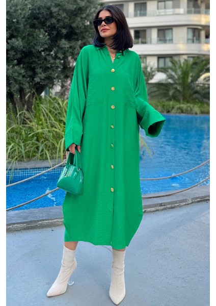 Kadın Çimen Yeşili Yarasa Kol, Arkası Pliseli, Çift Cepli, Uzun Oversize Salaş Gömlek Elbise
