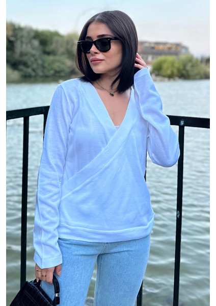 Kadın Beyaz Kruvaze Yaka Yumuşak Dokulu Uzun Kol Triko Bluz