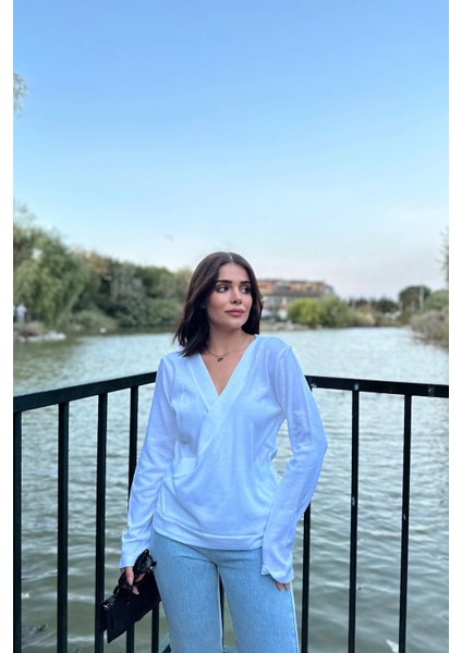 Kadın Beyaz Kruvaze Yaka Yumuşak Dokulu Uzun Kol Triko Bluz fırsatları