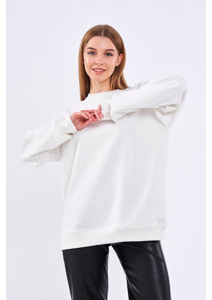 Metalic Ekru Kadın Pamuklu Oversize Basic Bisiklet Yaka Sweatshirt fiyatları