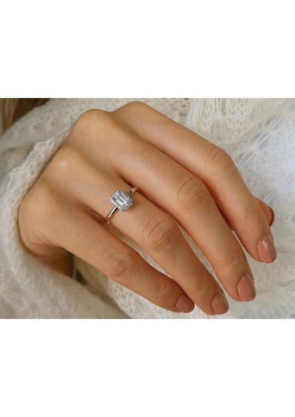 Pırlanta ve Emerald Kesim Beyaz Safir Tektaş Yüzük 0431R0031 fırsatları