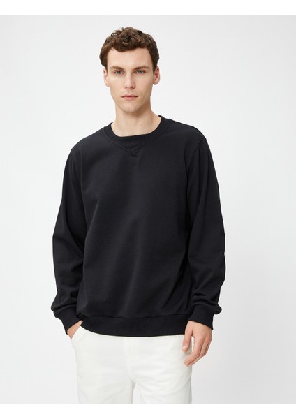 Basic Sweat Bisiklet Yaka Dikiş Detaylı Uzun Kollu modelleri